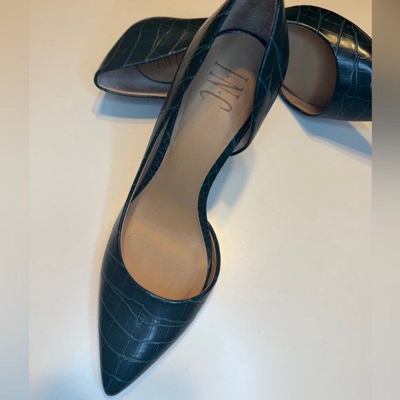 Elegant Green Croc-Embossed heels pumps INC 7.5 size - Picture 2 of 8